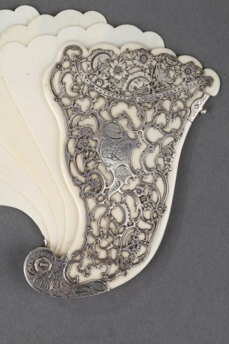 19th century - Mid-19th century dance card in silver and ivory. 