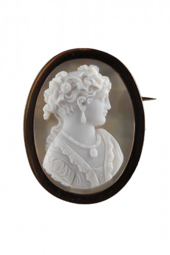 A 19th century cameo brooch