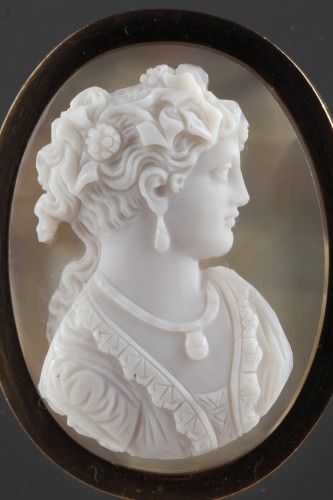 Camée sur agate monté en broche. XIXe siècle - Bijouterie, Joaillerie Style Napoléon III