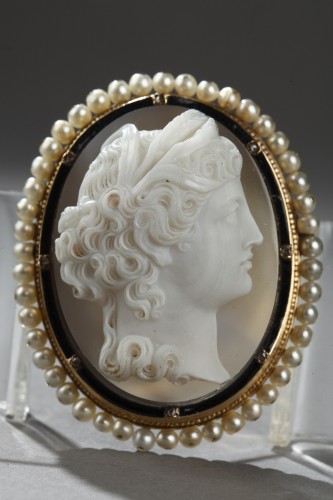 Napoléon III - Broche or, perles et camée sur agate