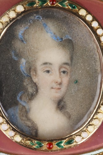 Tabatière en or et émail rose, miniature sur ivoire Hanau 18e siècle - Ouaiss Antiquités