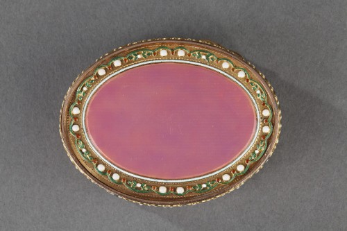 Louis XVI - Tabatière en or et émail rose, miniature sur ivoire Hanau 18e siècle