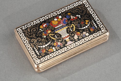 A gold and champlevé enamel snuffbox Circa 1820-1830 - Objects of Vertu Style Restauration - Charles X