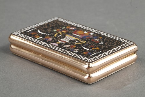 A gold and champlevé enamel snuffbox Circa 1820-1830 - 