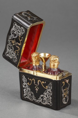 18th Century Perfum flask set in gold, silver and tortoishell - Objects of Vertu Style Directoire