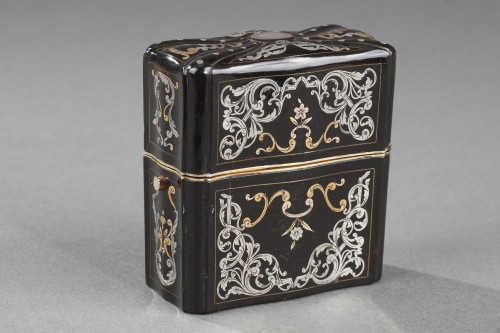 18th Century Perfum flask set in gold, silver and tortoishell - 