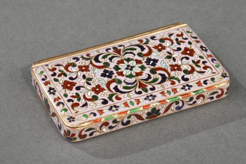 Objects of Vertu  - Mid-19th century Gold and champlevé enamel snuffbox