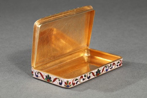 Restauration - Charles X - Mid-19th century Gold and champlevé enamel snuffbox