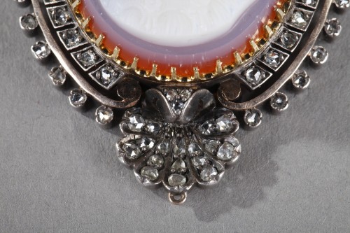 Antique Jewellery  - 19th century Cameo on agate, gold and diamond