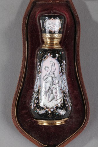 19th century Gold and enamel perfume flask.  - Objects of Vertu Style Louis-Philippe
