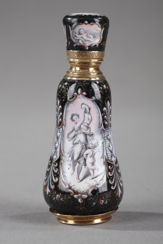 Objects of Vertu  - 19th century Gold and enamel perfume flask. 