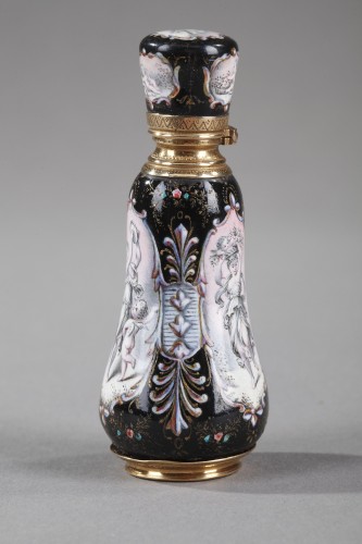 19th century Gold and enamel perfume flask.  - 