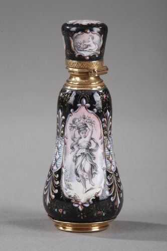 19th century - 19th century Gold and enamel perfume flask. 