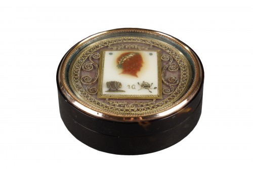 Mid-19th century box with gold, and rebus in wax