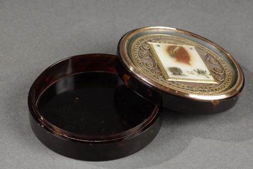 Antiquités - Mid-19th century box with gold, and rebus in wax