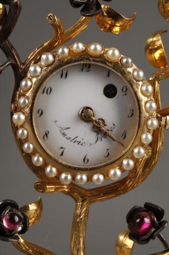 Pendulette de bureau en or, agate, rubis, perles - Ouaiss Antiquités