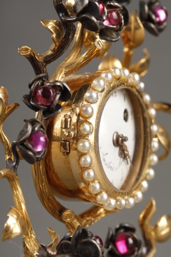 Antiquités - Pendulette de bureau en or, agate, rubis, perles