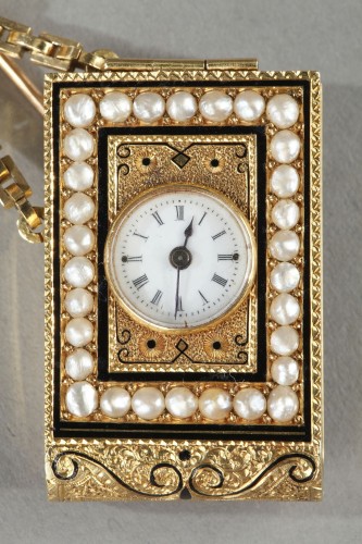 Châtelaine en or, émail et montre, seconde partie du XIXe siècle - Ouaiss Antiquités