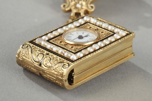 XIXe siècle - Châtelaine en or, émail et montre, seconde partie du XIXe siècle