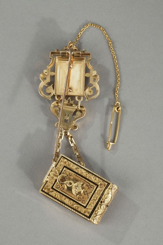 Napoléon III - A 19th Century gold and enamel watch with associated chatelaine. 