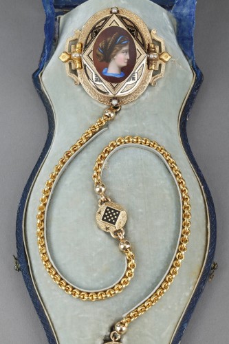Châtelaine en or, émail, perles et diamants. Junod Frères à Genève - Ouaiss Antiquités