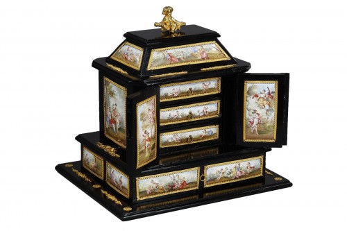 Cabinet en émail de Vienne, bronze doré, placage d'ébène et bois - Vienne fin 19e