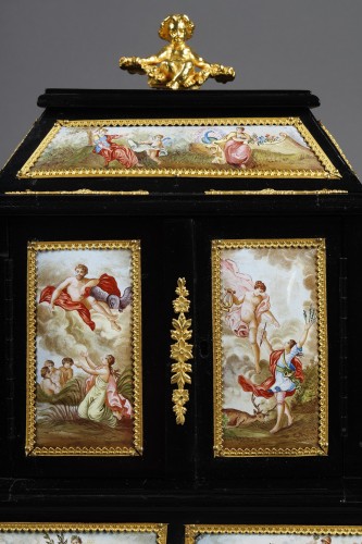 XIXe siècle - Cabinet en émail de Vienne, bronze doré, placage d'ébène et bois - Vienne fin 19e