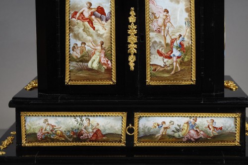 Cabinet en émail de Vienne, bronze doré, placage d'ébène et bois - Vienne fin 19e - Napoléon III