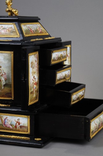 Napoléon III - Cabinet en émail de Vienne, bronze doré, placage d'ébène et bois - Vienne fin 19e
