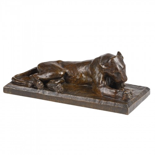 Georges-Lucien GUYOT (1885-1973) - Lionne couchée se léchant la patte