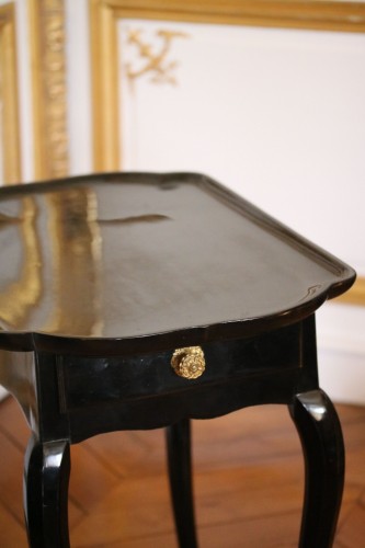 Black varnished wooded table - 