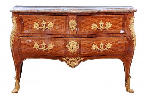 Grande commode galbée d'époque Régence