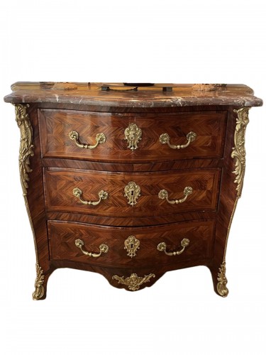 Commode stamped Doirat