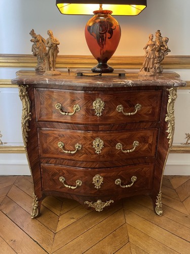 Commode estampillée Doirat - Mobilier Style Régence