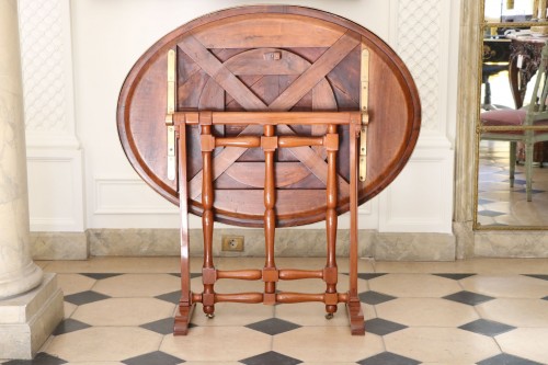 Table à thé circulaire pivotante en acajou - Louis XVI
