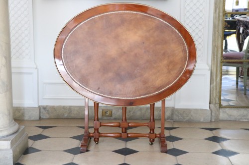 Louis XVI - Mahogany circular swivel tea table