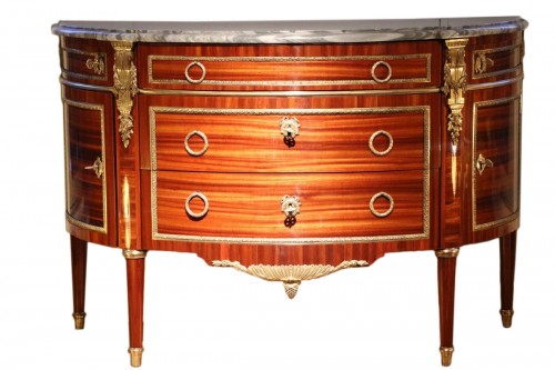 Commode dite demi-lune estampillée RVLC