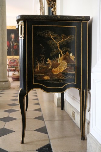 Transition - Commode in China gold lacquer on black background