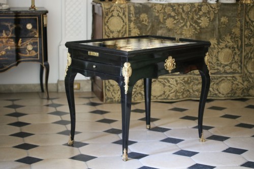 Ebony and blackened pear wood game table - 