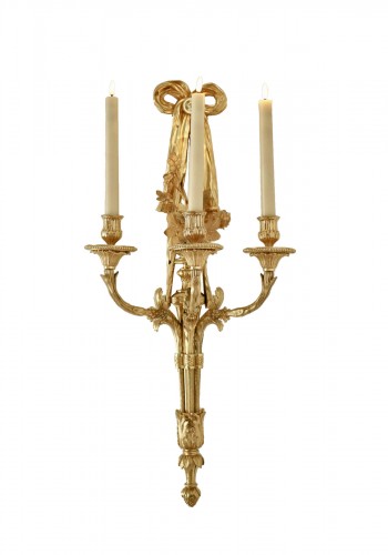 Pair of Louis XVI wall sconces in gilt bronze