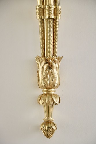 Pair of Louis XVI wall sconces in gilt bronze - 