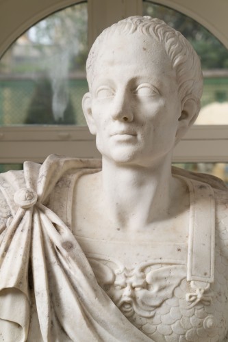Sculpture Sculpture en Marbre - Buste d'empereur romain vers 1700