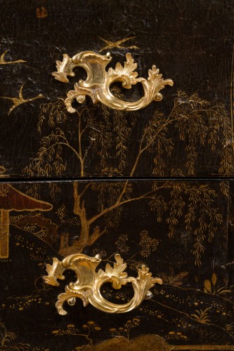 Louis XV - Impressive Chinese lacquer commode from the Louis XV period