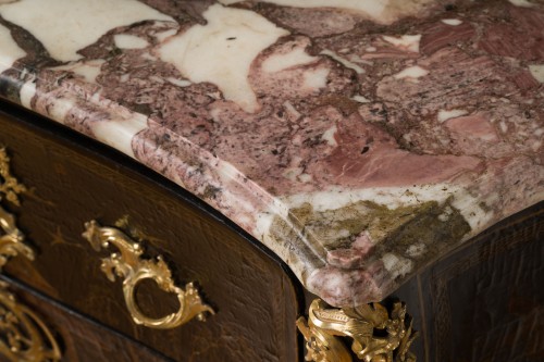 Antiquités - Impressionnante commode en laque de Chine d'époque Louis XV