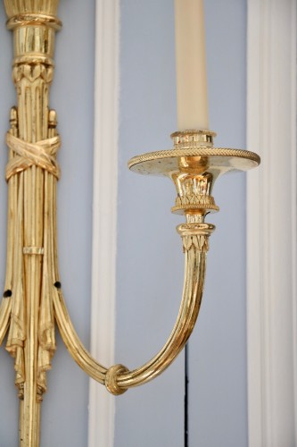 Suite de quatre appliques en bronze doré - Luminaires Style Louis XVI