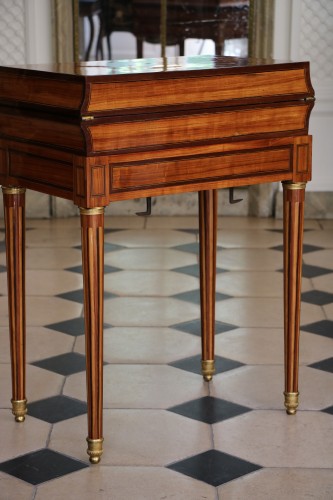 Table tric-trac estampillée Avril - Mobilier Style Louis XVI