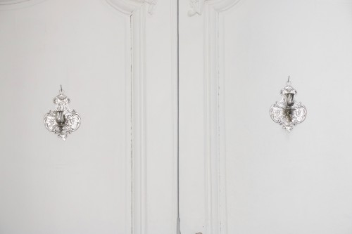 Paire d’appliques en argent à un bras de lumière - Luminaires Style Régence