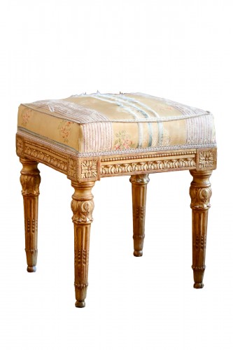 Tabouret Louis XVI en bois doré et sculpté