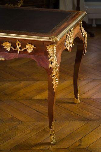 An exceptional flat desk in amaranth by &#039;Antoine Robert Gaudreaus - Furniture Style 