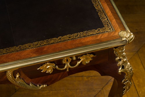 Antiquités - An exceptional flat desk in amaranth by &#039;Antoine Robert Gaudreaus